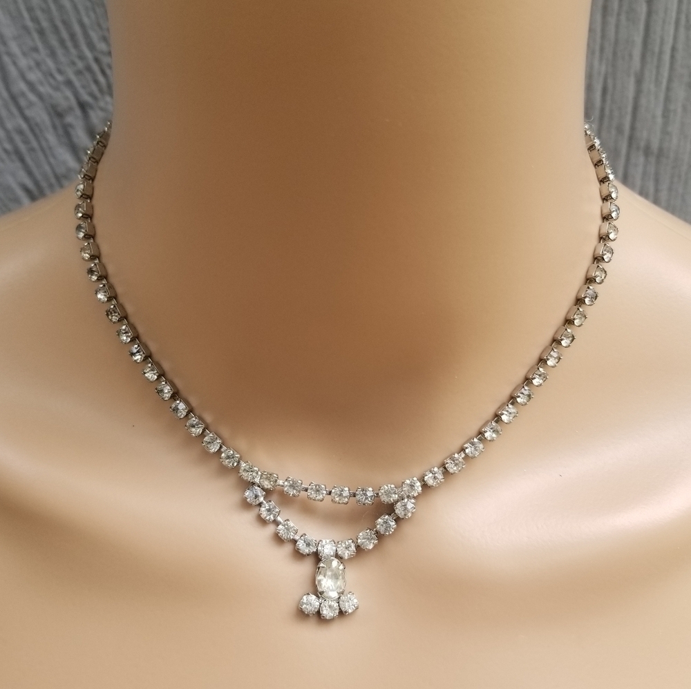 1930s ART DECO STYLE SILVERTONE CHAIN & WHITE RHINESTONE NECKLACE